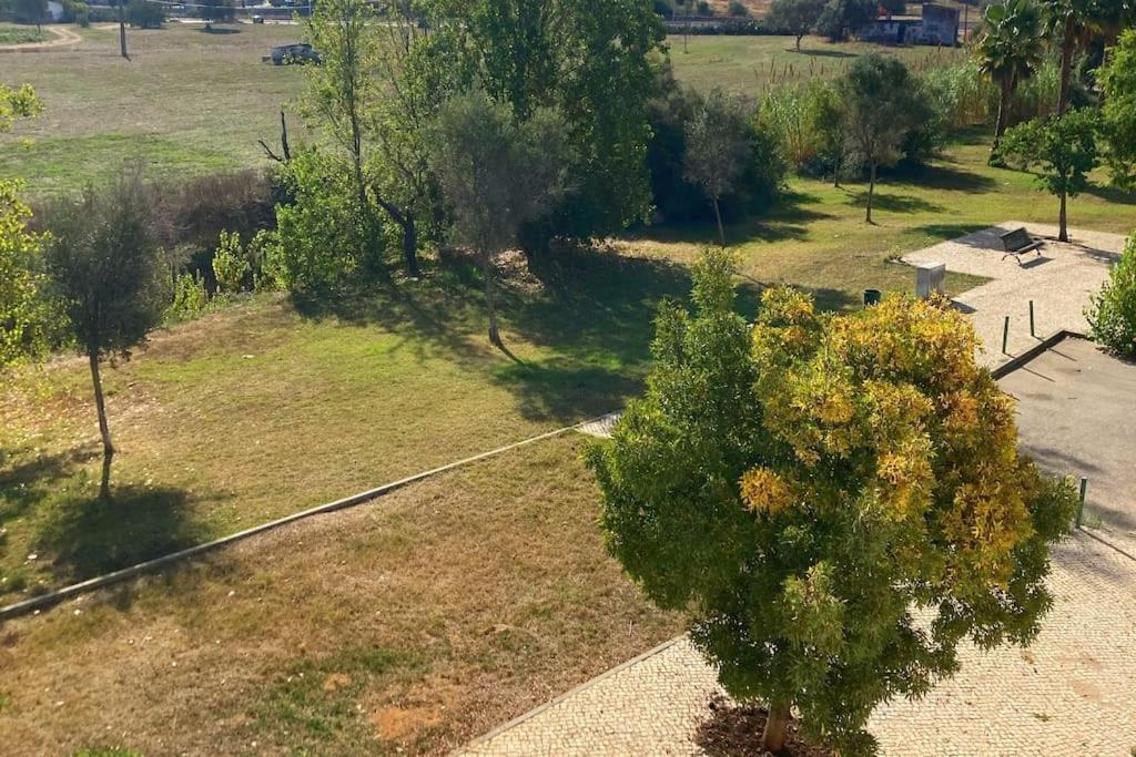 Villa Vivenda Espacosa E Luminosa à Quelfes Extérieur photo